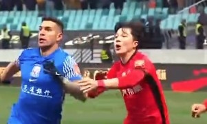  記者談海港后衛(wèi)明天：從津門虎到海港環(huán)境變了，他需主動去適應