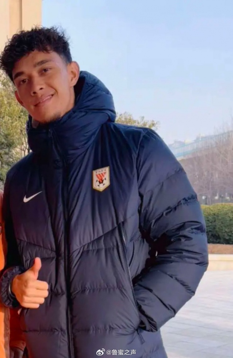  博主：泰山隊新援李小恒已抵達俱樂部，明天將隨隊登泰山祈福