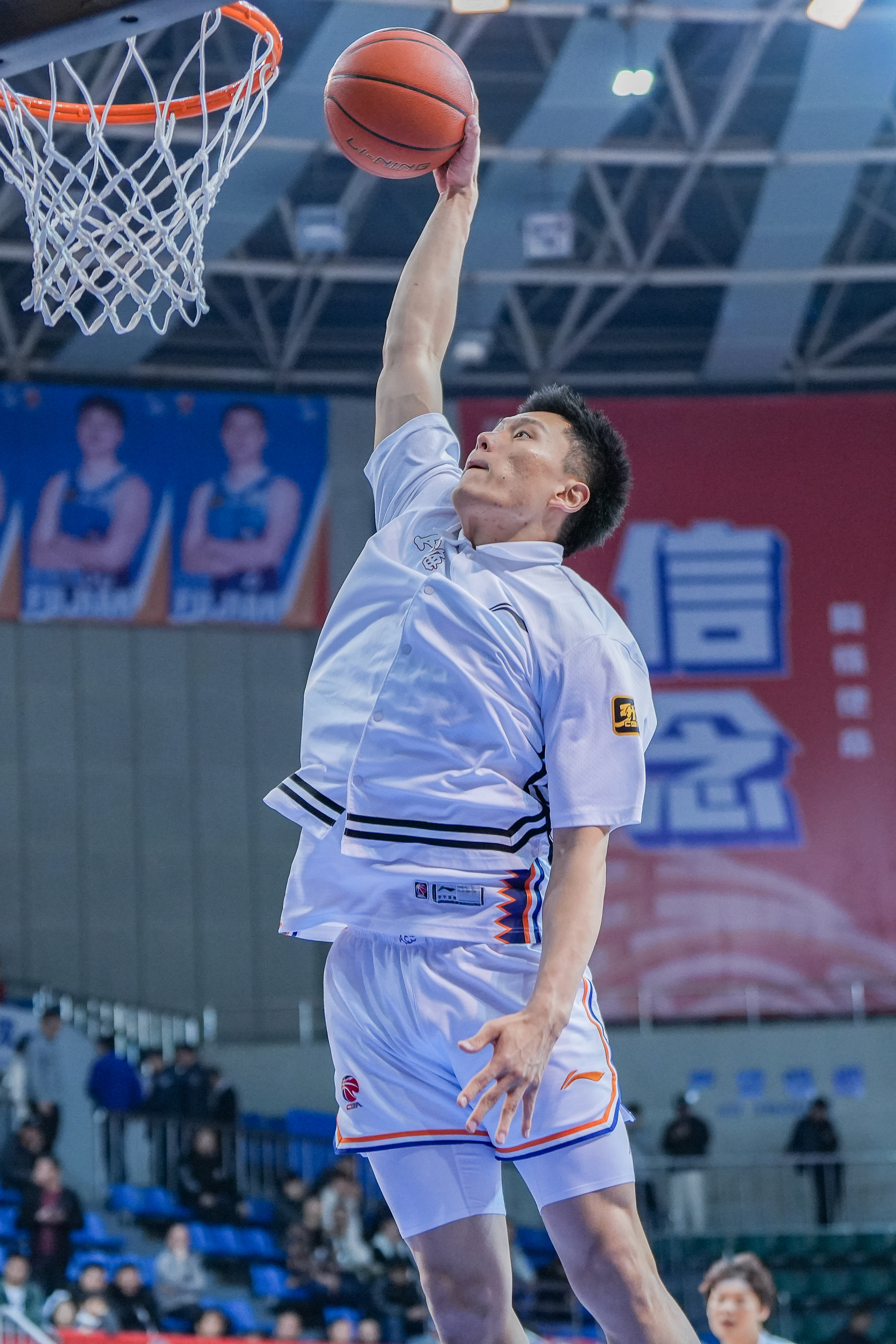  持續(xù)漲球！上海男籃“李花”組合—李弘權(quán)、李添榮