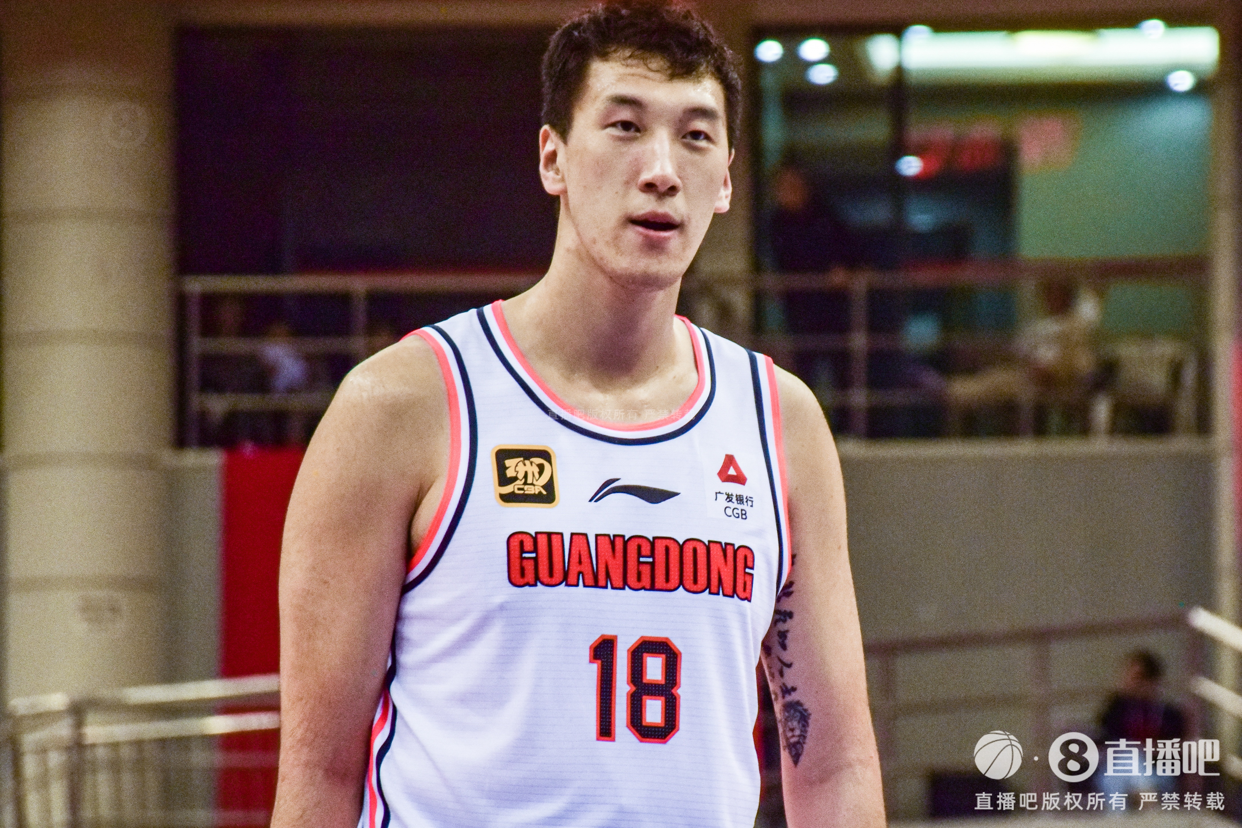  拼盡全力！杜潤旺三分8中6拿到18分2斷&6犯離場 正負值+19最高