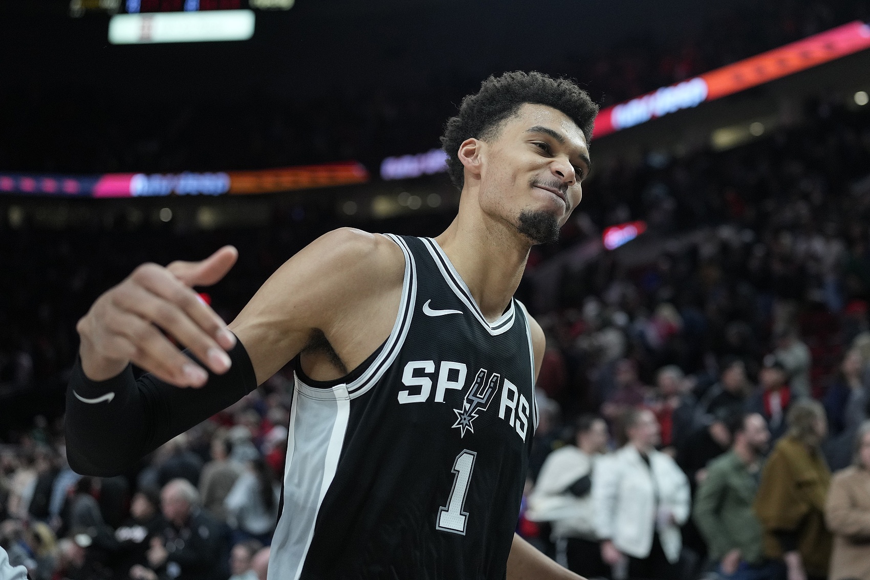  下一個NBA超級巨星？文班亞馬：身高 技術(shù)與人格魅力的完美結(jié)合