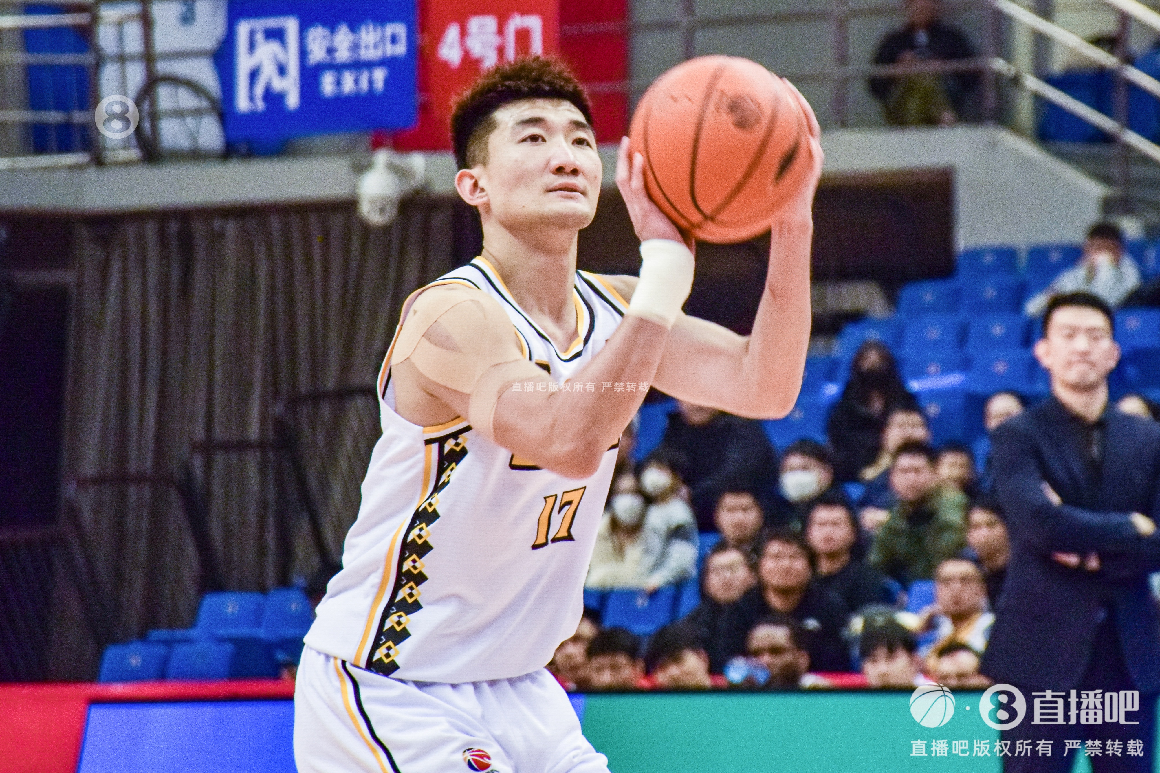  早日康復！探長：孫銘徽已經(jīng)脫掉保護靴 可以正常走路
