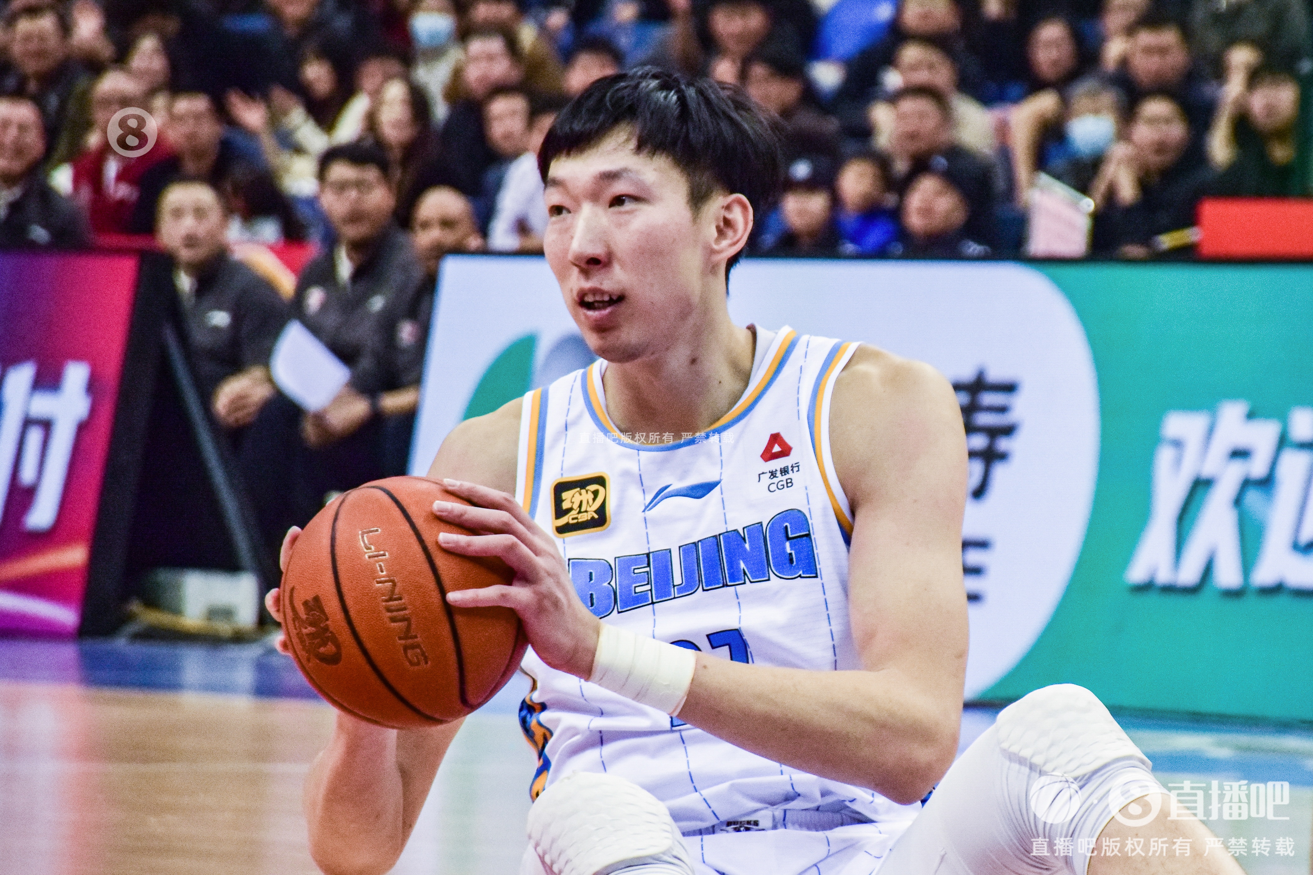  定海神針！周琦內(nèi)線攻防在線 半場6中5貢獻12分6籃板2蓋帽